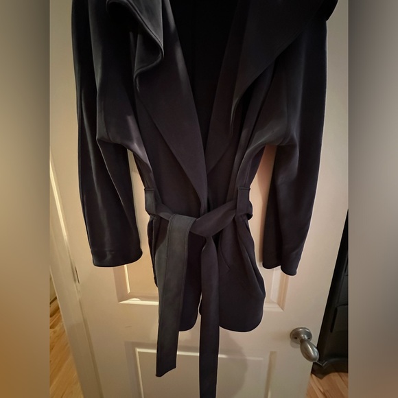 Lululemon Softstreme Belted Wrap size XL/XXL. Black. Worn once.Perfect condition - Picture 5 of 9